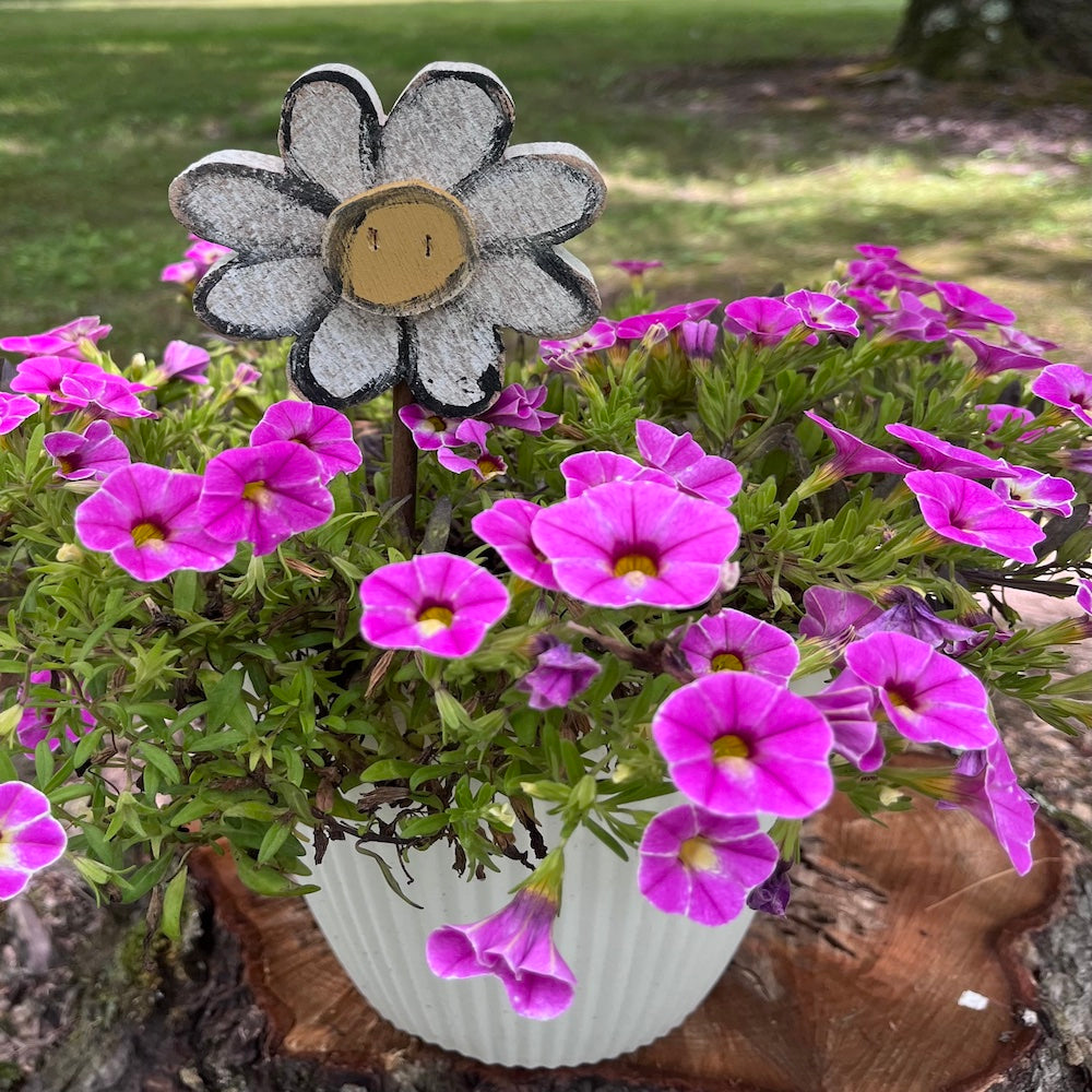 PLANT POKE - Flower on a Stick - WHITE FLOWER - 10.0 in. Tall