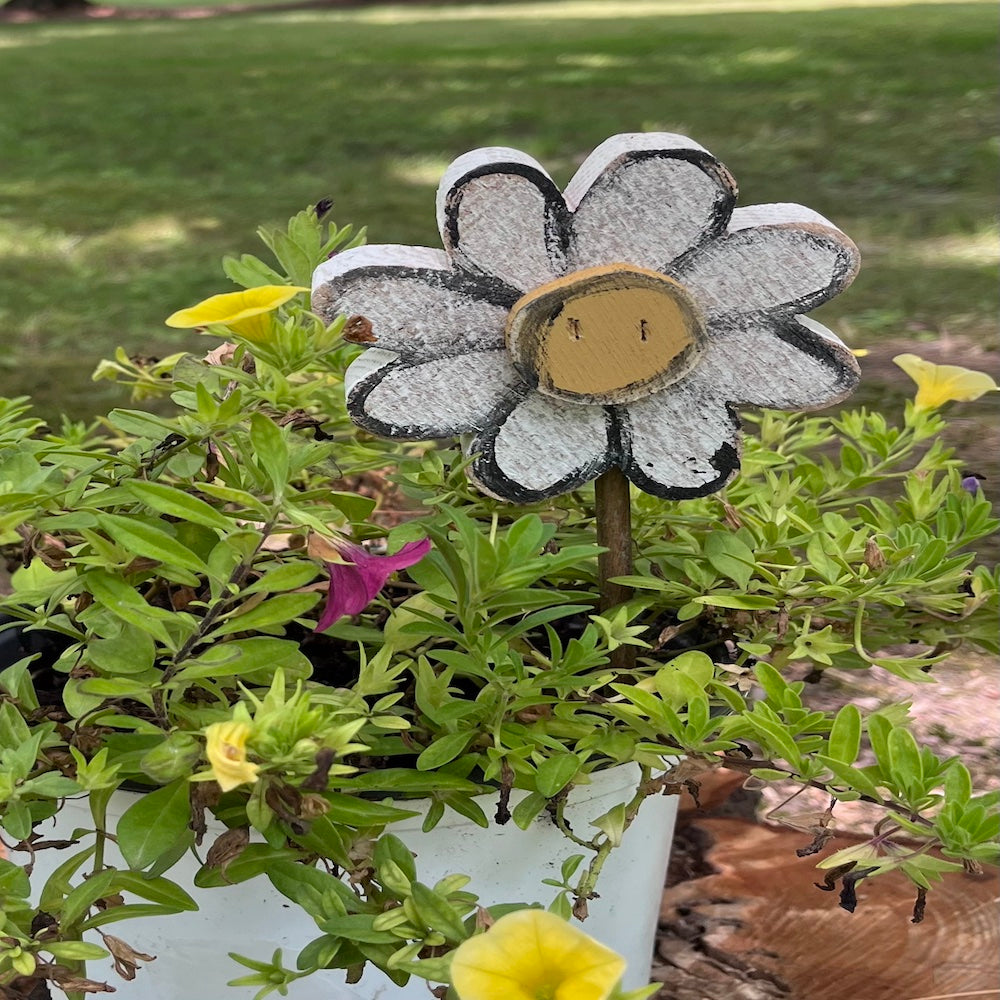 PLANT POKE - Flower on a Stick - WHITE FLOWER - 10.0 in. Tall